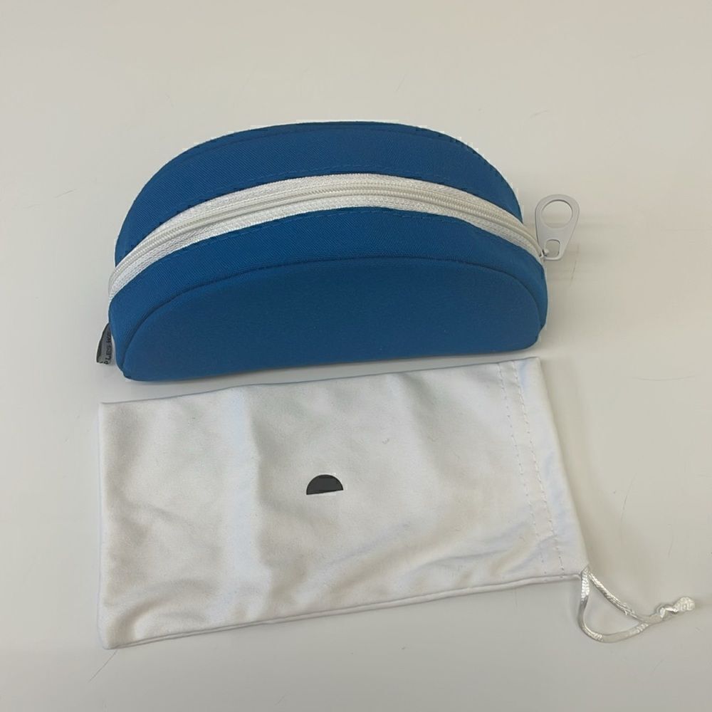 Oliver Peoples Blue Zippered Sunglasses Case with Cloth Dust-bag